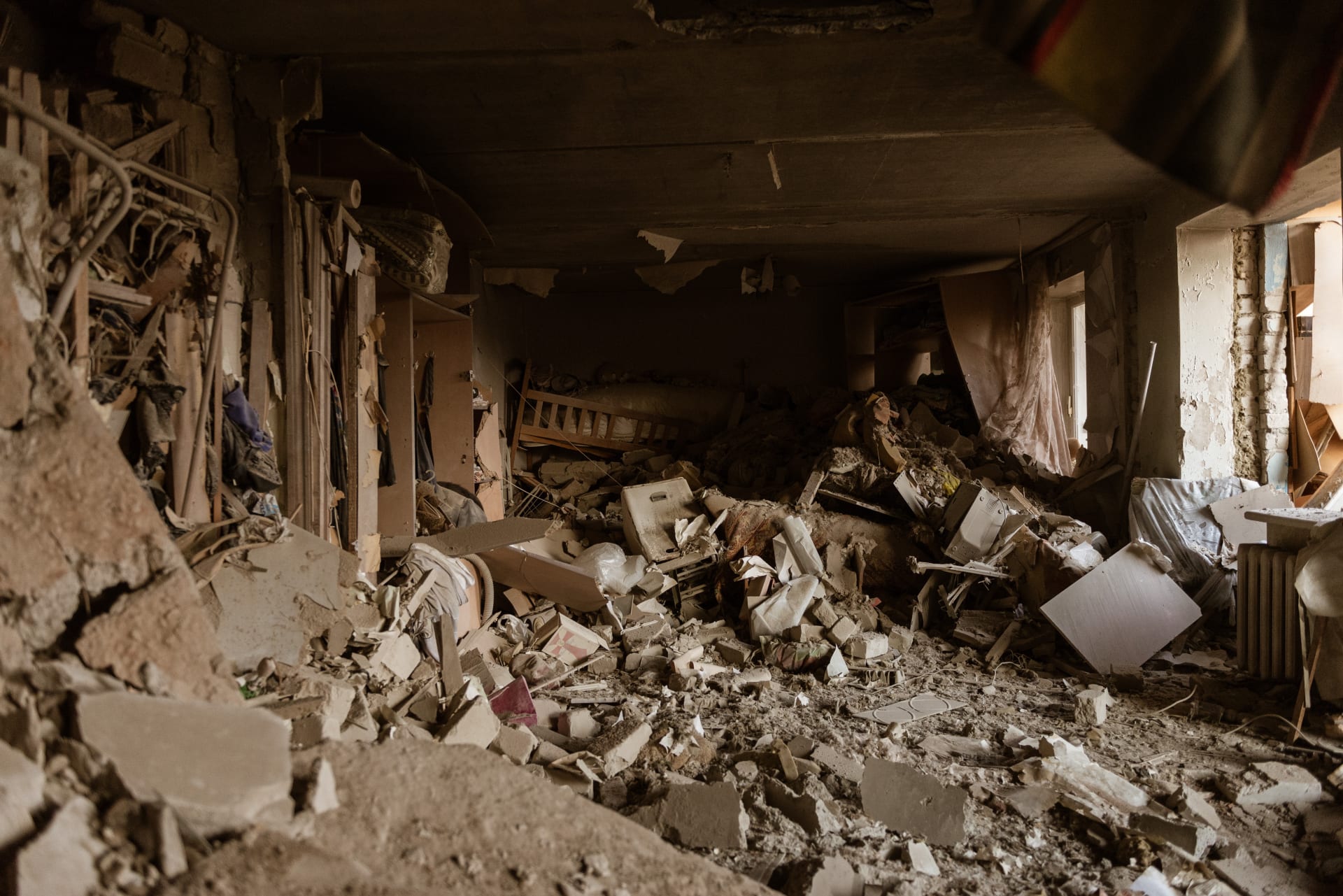 Ruské ostřelování zničilo obytné domy v Avdijivce (23. 3. 2023)