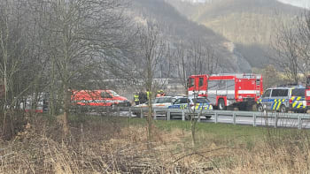 Tragická nehoda u Ústí. Srážku auta s kamionem nepřežilo dítě, zemřela i dospělá osoba