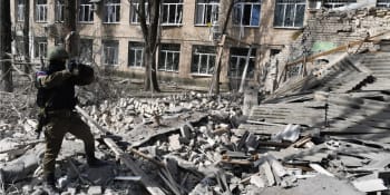 Ruští vojáci utíkali od výbuchu jen ve spodním prádle. Ukrajinci v Melitopolu zasáhli kasárny