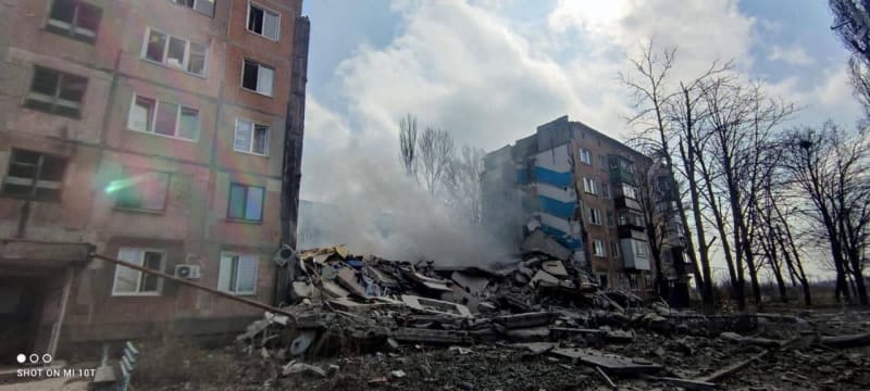 Ruské ostřelování zničilo obytné domy v Avdijivce (23. 3. 2023). 