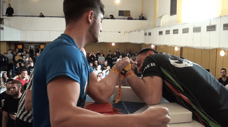 Do Dolního Bousova na Jičínsku se o víkendu sjeli z několika zemí soutěžící v armwrestlingu.
