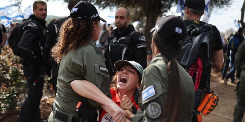 Policie zasáhla proti demonstrantům v Izraeli (27. 3. 2023)