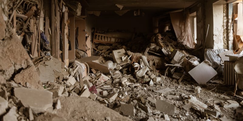 Ruské ostřelování zničilo obytné domy v Avdijivce. (23. 3. 2023)