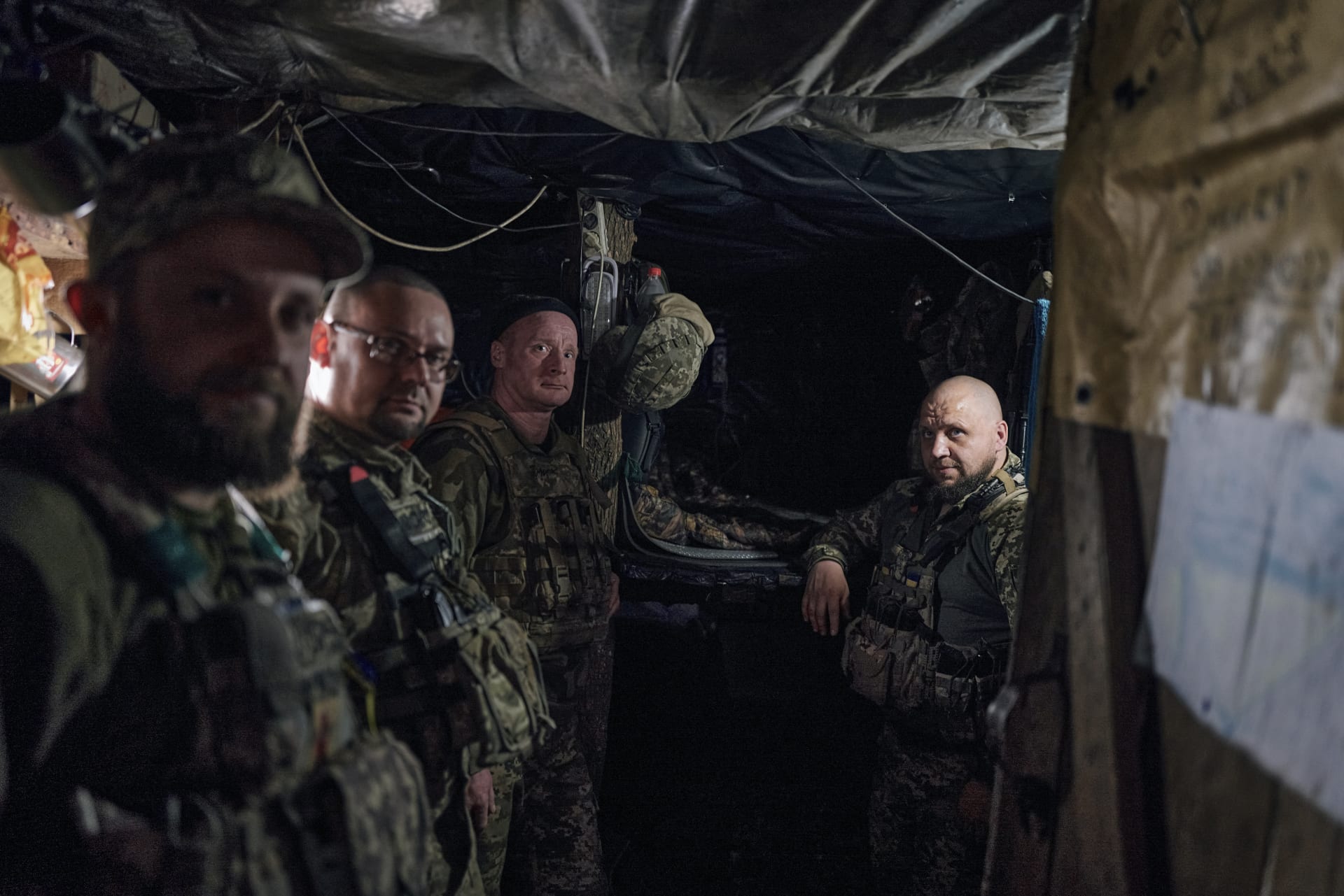 Ukrajinští vojáci poblíž Bachmutu (28. 3. 2023)