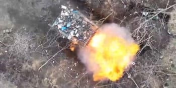 Záběry z bojů: Nepomohla ani „odpadková kamufláž“. Ukrajinci zničili další ruský raketomet