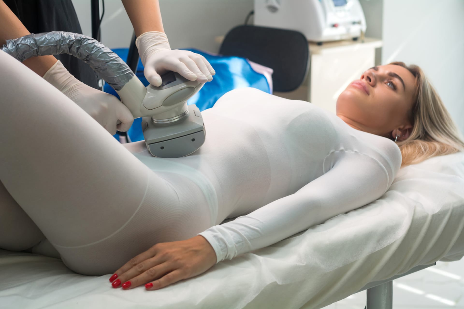 Lymfatická masáž může být prováděna také přístrojově.
