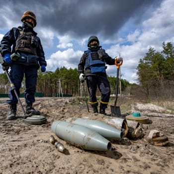 Nastražené miny a nevybuchlá munice budou Ukrajince trápit ještě desetiletí.
