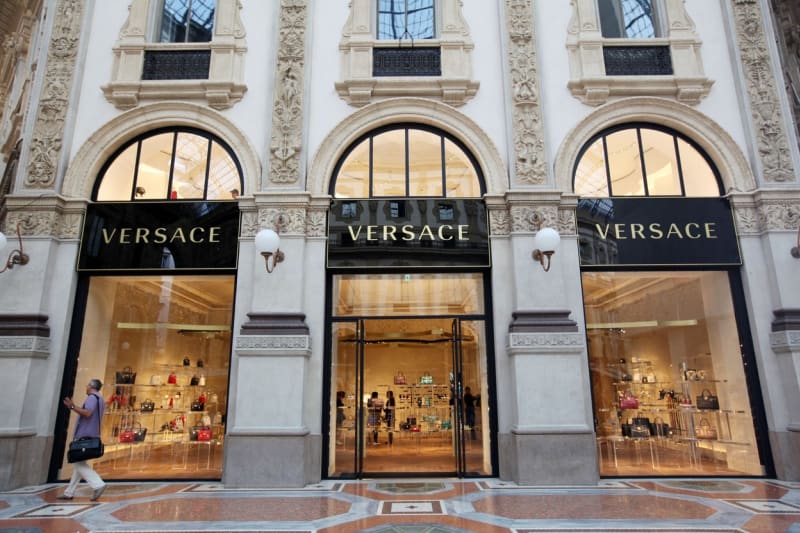 Módní domy Versace patří k nejluxusnějším.