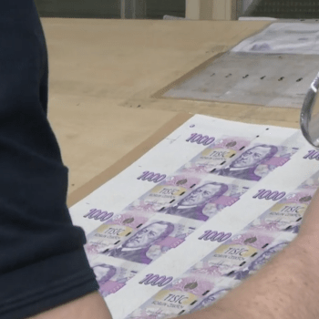 Výroba bankovek ve Státní tiskárně cenin