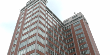 Tragédie ve Zlíně: Z Baťova mrakodrapu skočil mladý muž. Nejedná se o první případ