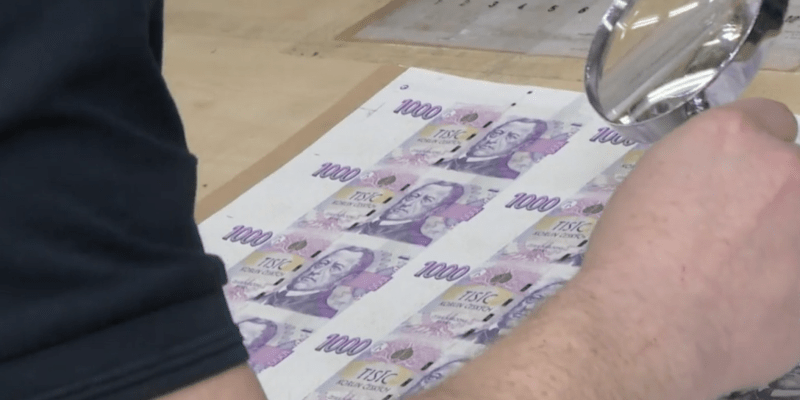 Výroba bankovek ve Státní tiskárně cenin