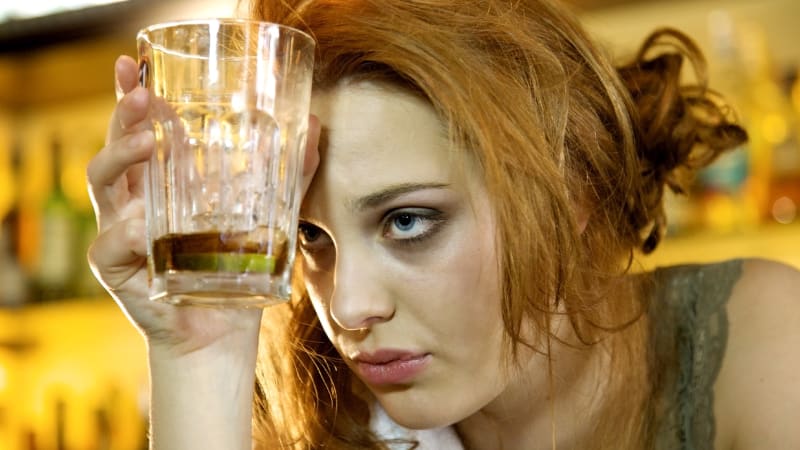 Kolik alkoholu lze pít, aniž byste ohrozili své zdraví? Na sklenku červeného vína si dejte velký pozor