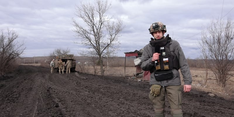 Reportér Matyáš Zrno a M113, americký pásový obrněný transportér