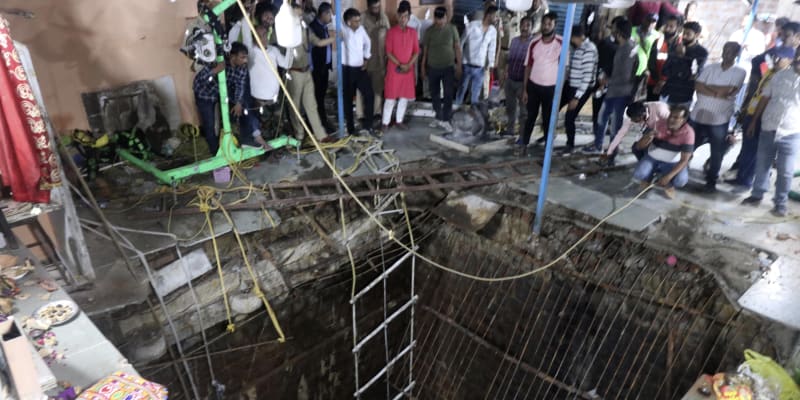 Po neštěstí v chrámu v Indii 35 mrtvých a 16 zraněných.