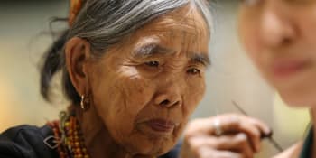 CNN: Na titulní straně slavného časopisu se objeví nejstarší žena, 106letá tatérka z Filipín