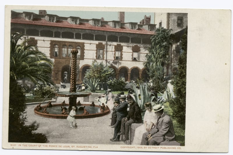Turistická fontána mládí v zahradě hotelu Ponce de León na Floridě