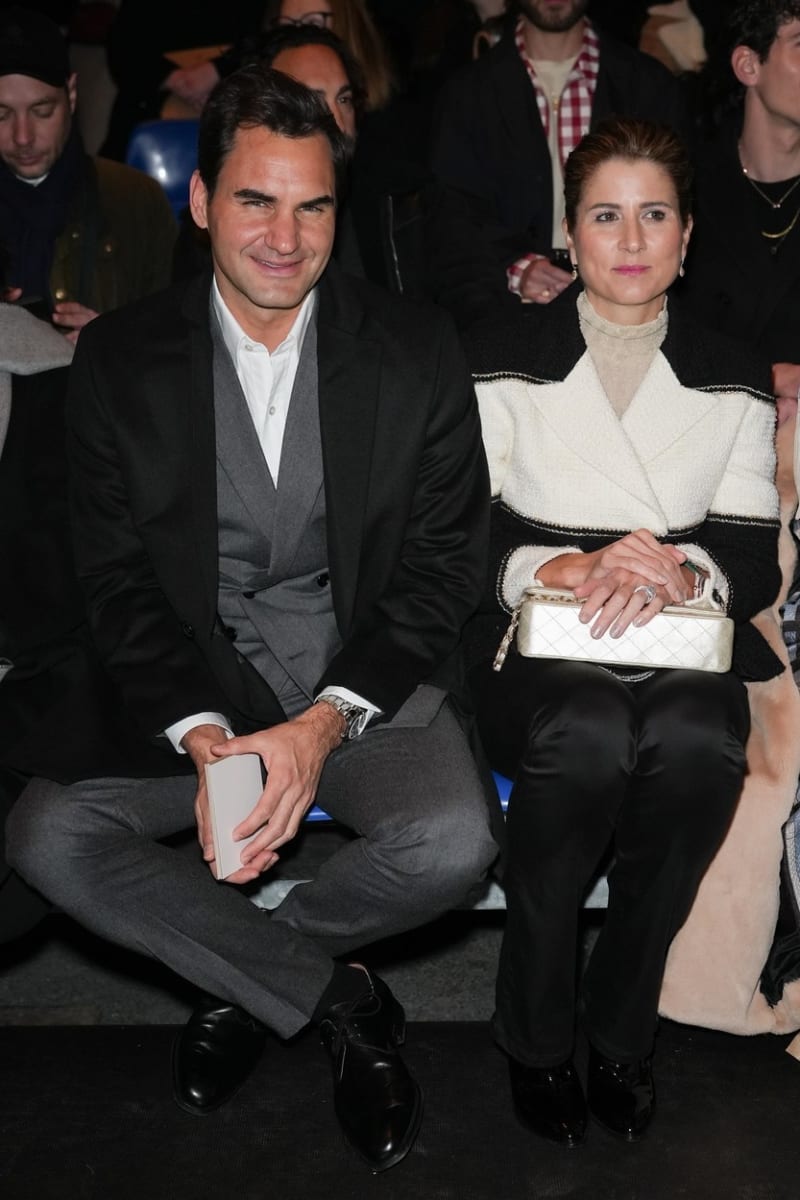 Manželé Federerovi na módní přehlídce v lednu 2023.