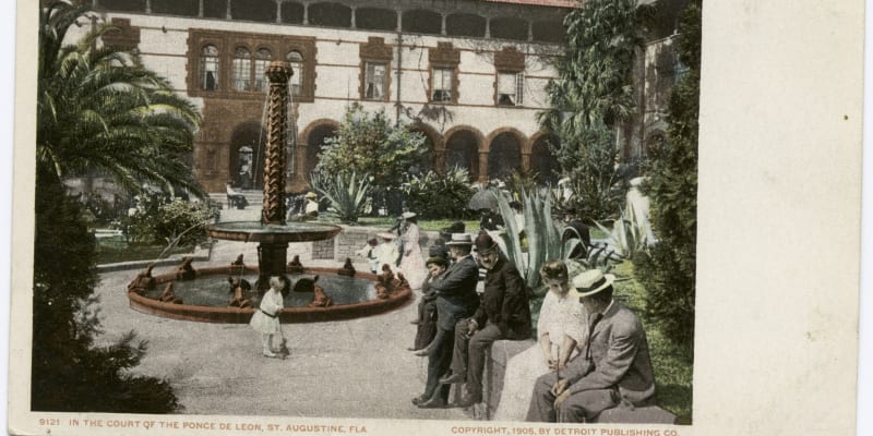 Turistická fontána mládí v zahradě hotelu Ponce de León na Floridě