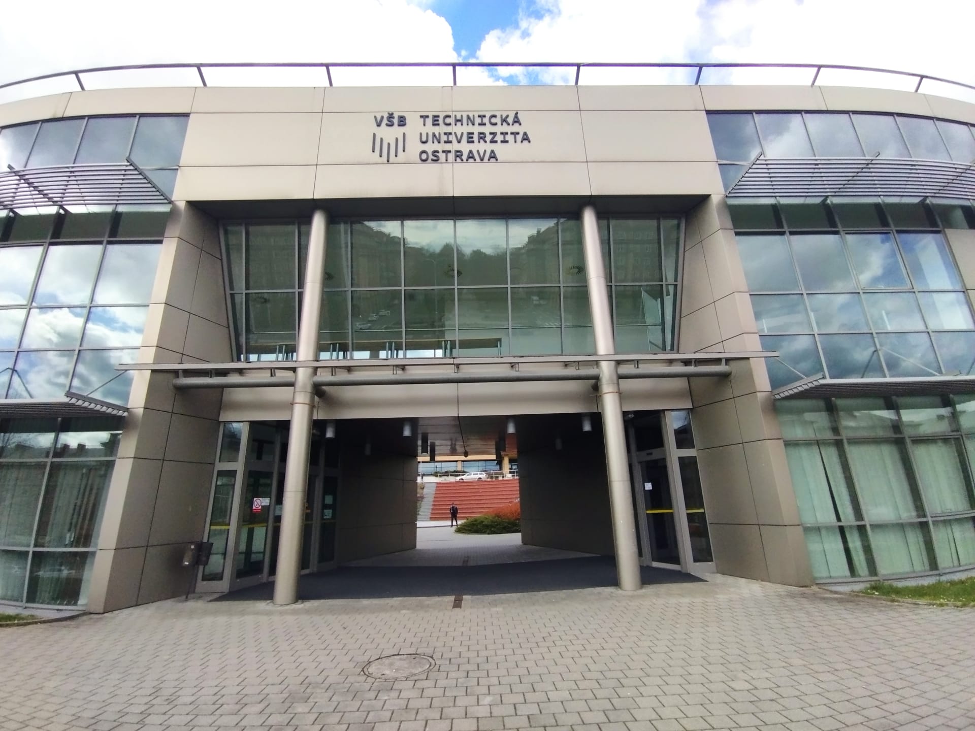 Vysoká škola báňská - Technická univerzita v Ostravě také přišla o poštu.