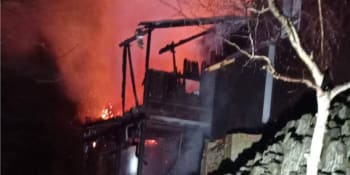 Další požár v Českém Švýcarsku. Hořela oblíbená vyhlídka, dobrovolný hasič se zranil