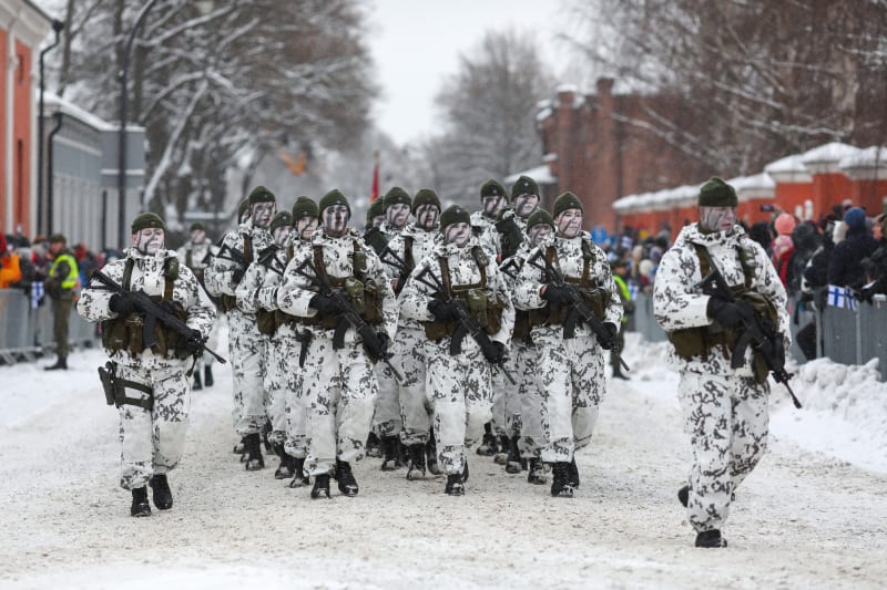 Finské jednotky při oslavě Dne nezávislosti