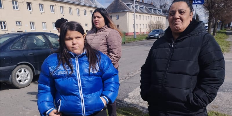 Proti zrušení pošty v ostravských Kunčičkách, která slouží stovkám obyvatel vyloučené lokality je i 43letá Marie Kaločová.