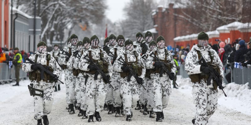 Finské jednotky při oslavě Dne nezávislosti