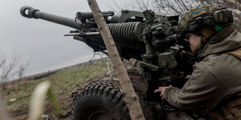 Ukrajinští vojáci poblíž Bachmutu (3. 4. 2023)