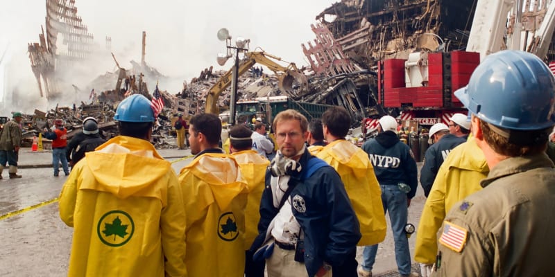 Jiří Boudník 13. září 2001 na místě, kde ještě před pár dny stála newyorská Dvojčata.