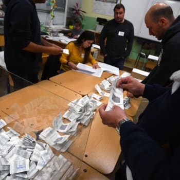Volební komise v Sofii sčítá hlasy