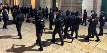 Izraelská policie vnikla do mešity Al-Aksá. Hamás vyzval Palestince k pochodu na Jeruzalém