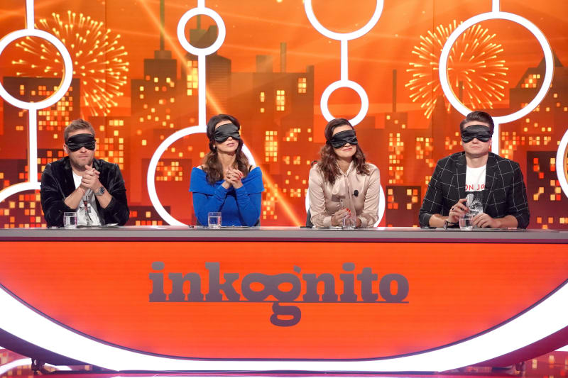 Panelisté v pořadu Inkognito hádají utajeného hosta, herce Lukáše Hejlíka.