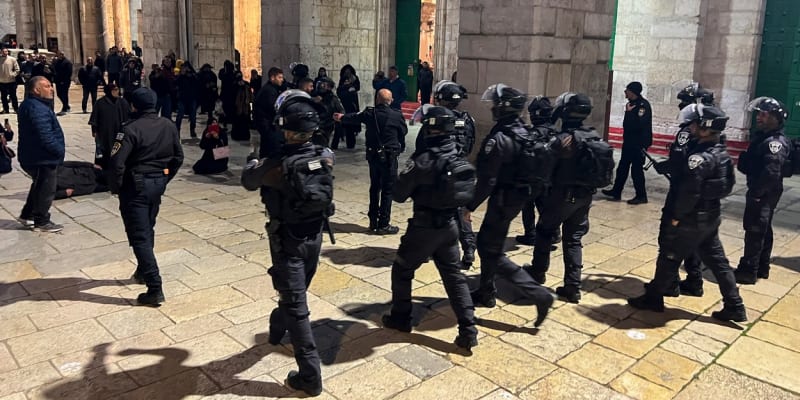Izraelská policie vnikla do mešity Al-Aksá