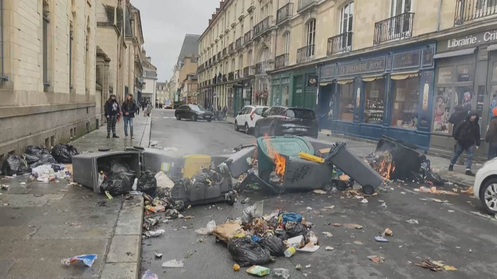 Protesty ve Francii již několik týdnů neberou konce.