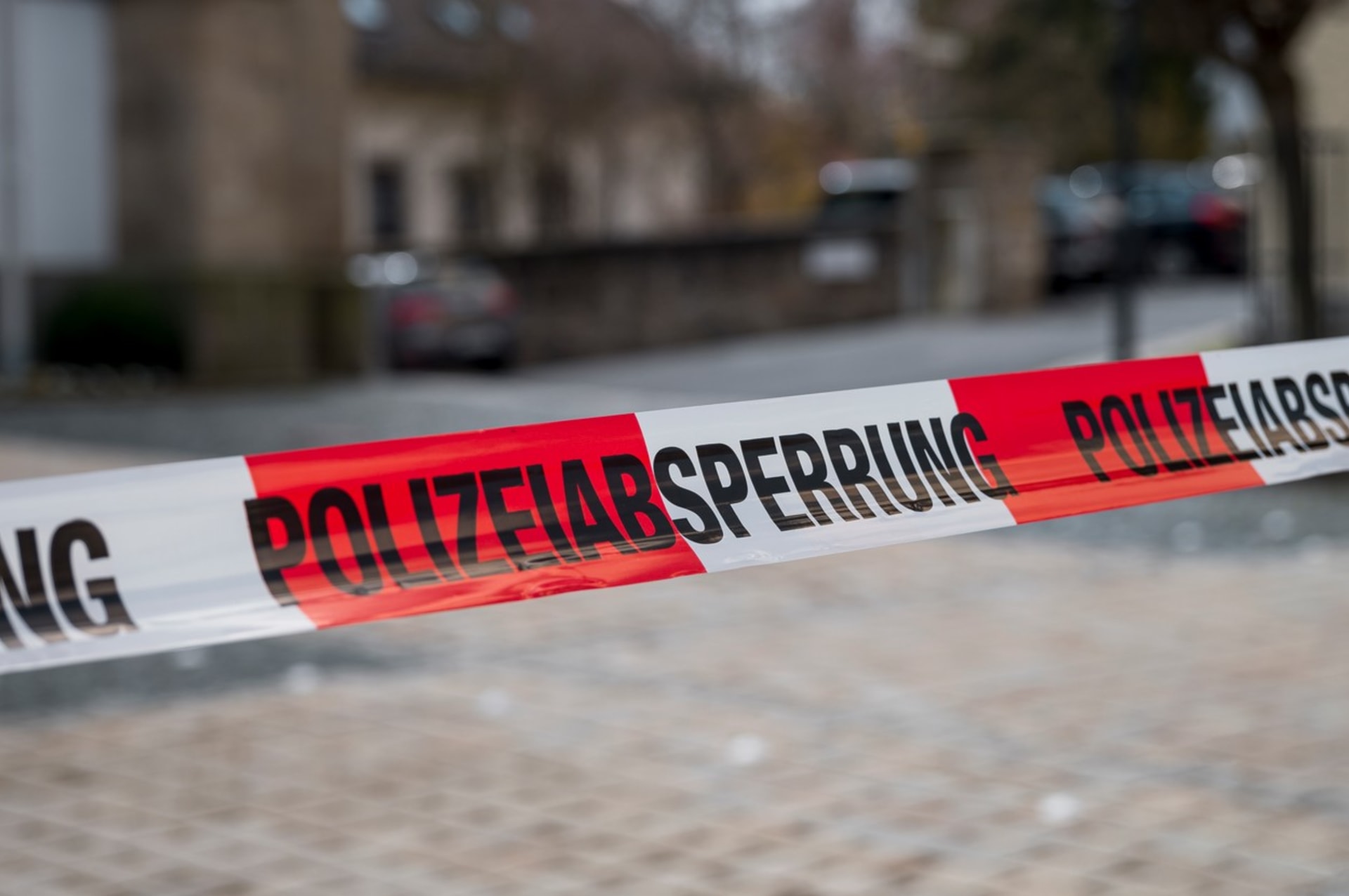 Německá policie vyšetřuje smrt desetileté dívky ze zařízení pro děti a mladistvé v bavorské obci Wunsiedel, která leží jen pár kilometrů od českých hranic. 