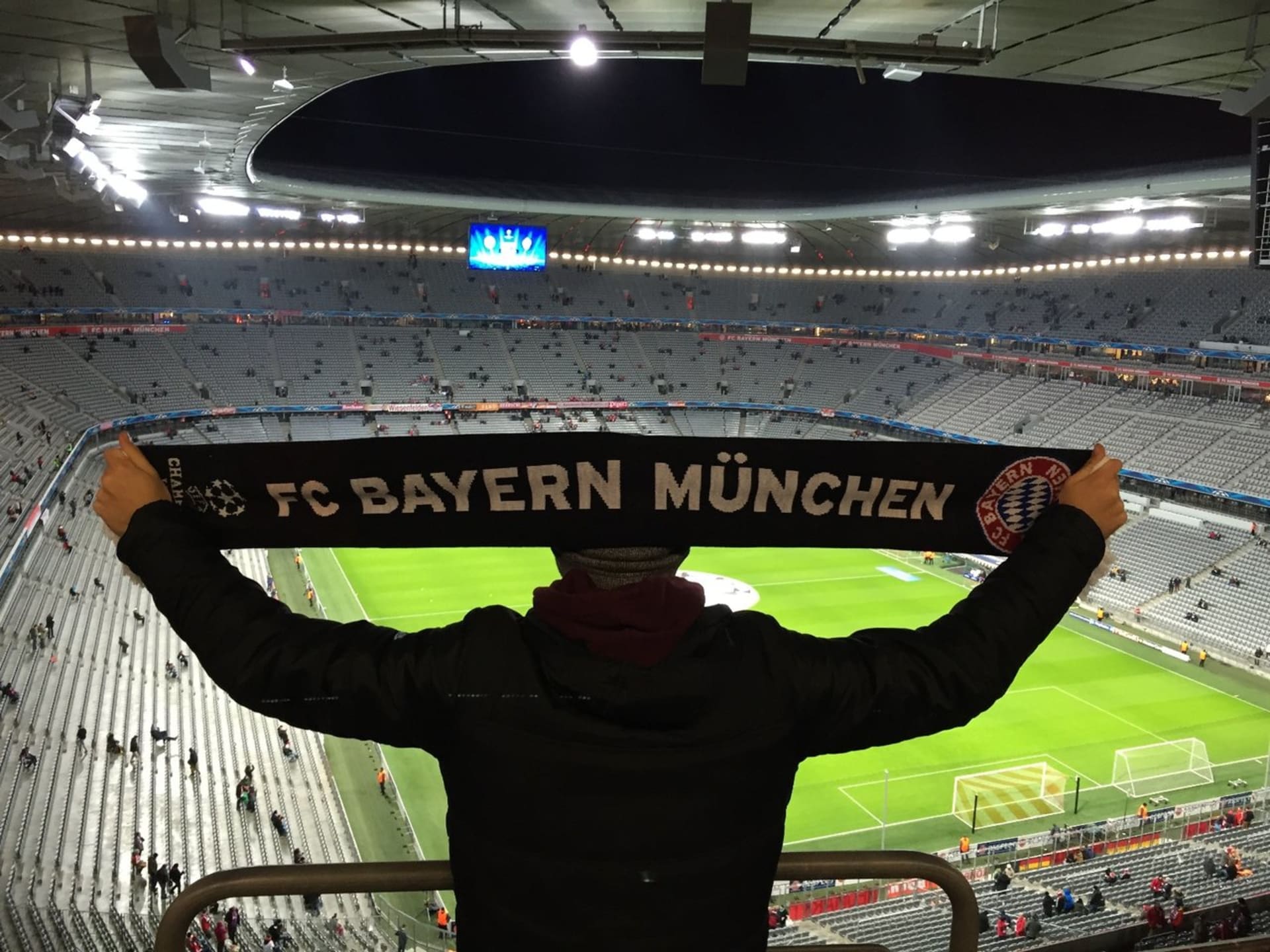Na fotbalový stadion v Mnichově se vede 70.000 fanoušků!