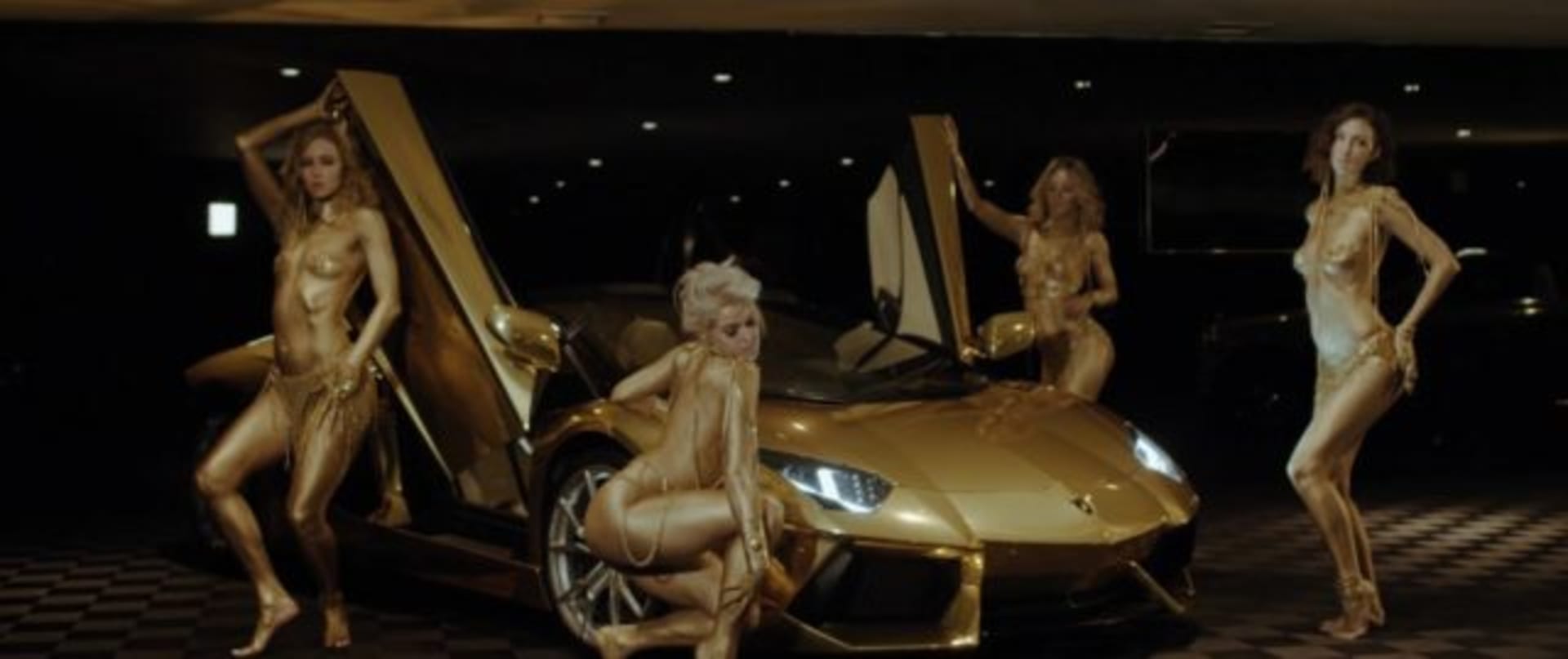 Zlaté Lamborghini Aventador