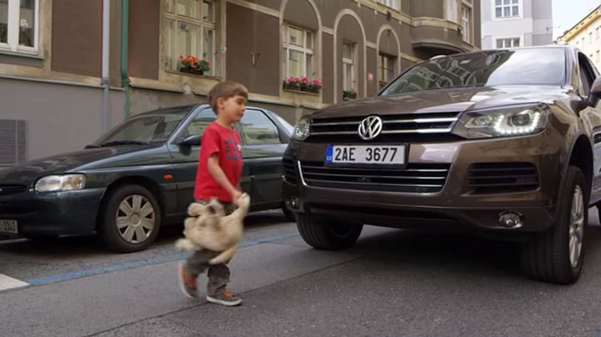 Nekupujte hloupá SUV, vyzývá Praha v nesmyslné kampani
