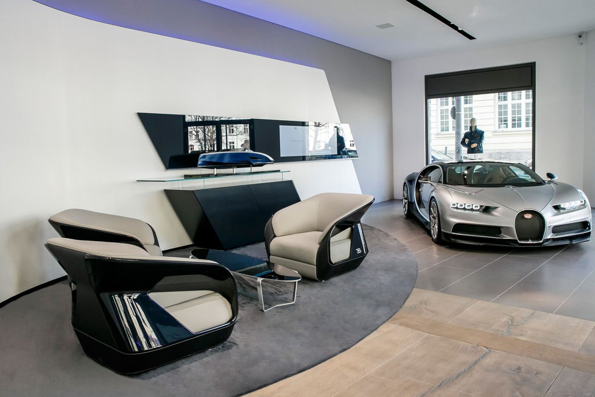 Bugatti otevřelo fantastický showroom kousek od našich hranic