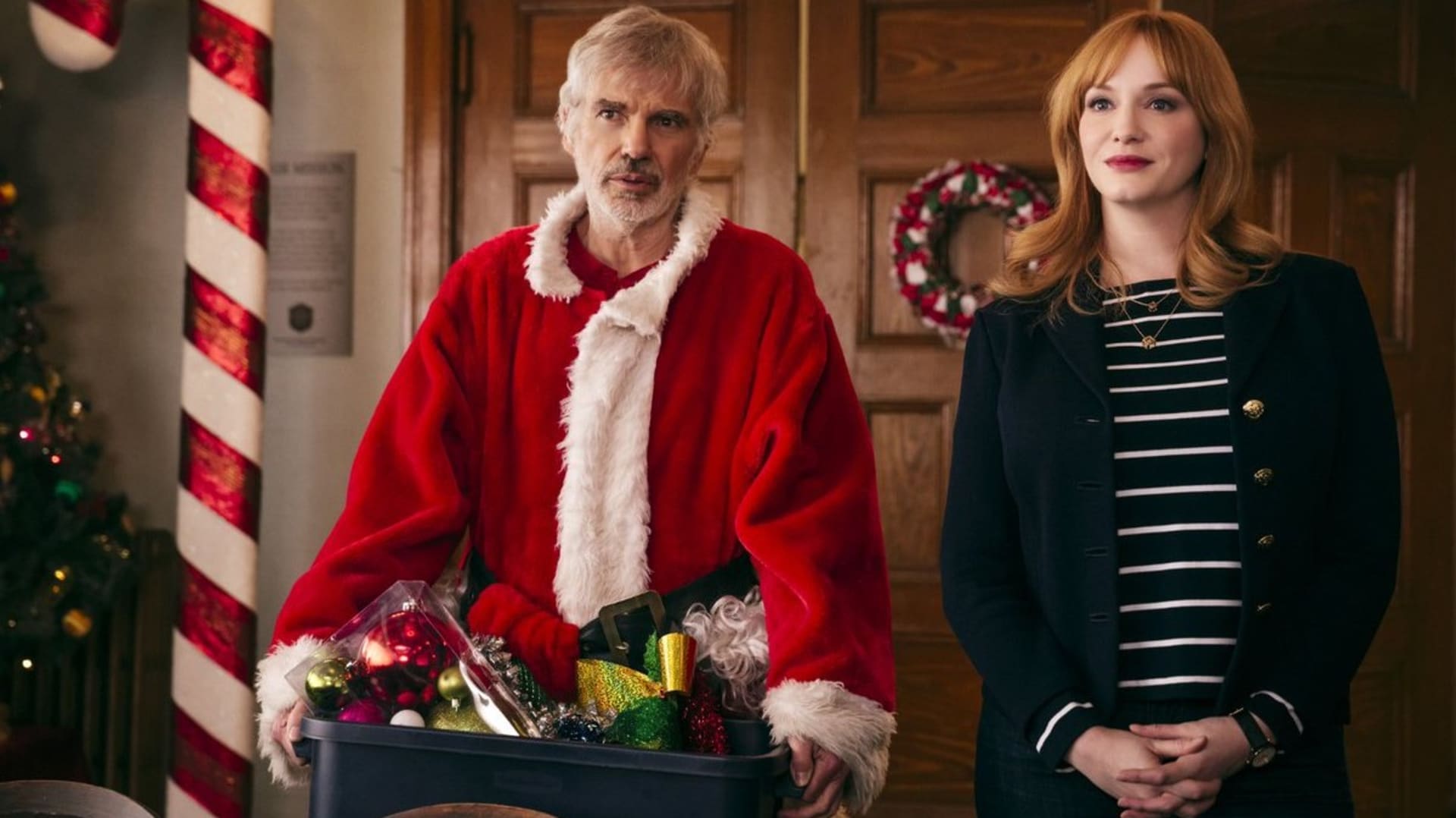 Billy Bob Thornton a Christina Hendricks ve filmu Santa je pořád úchyl