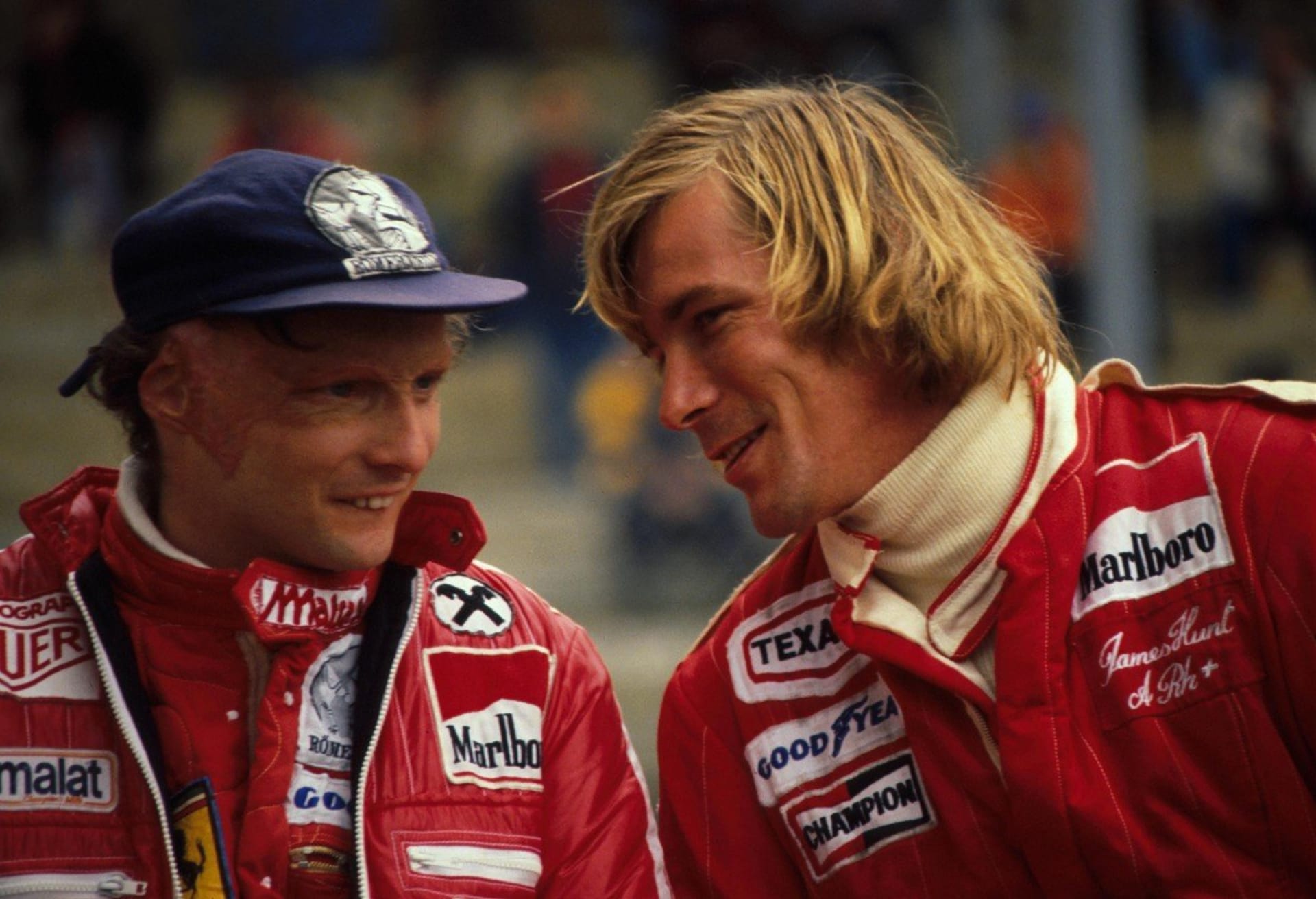 Skutečný Niki Lauda (už po nehodě) s Jamesem Huntem