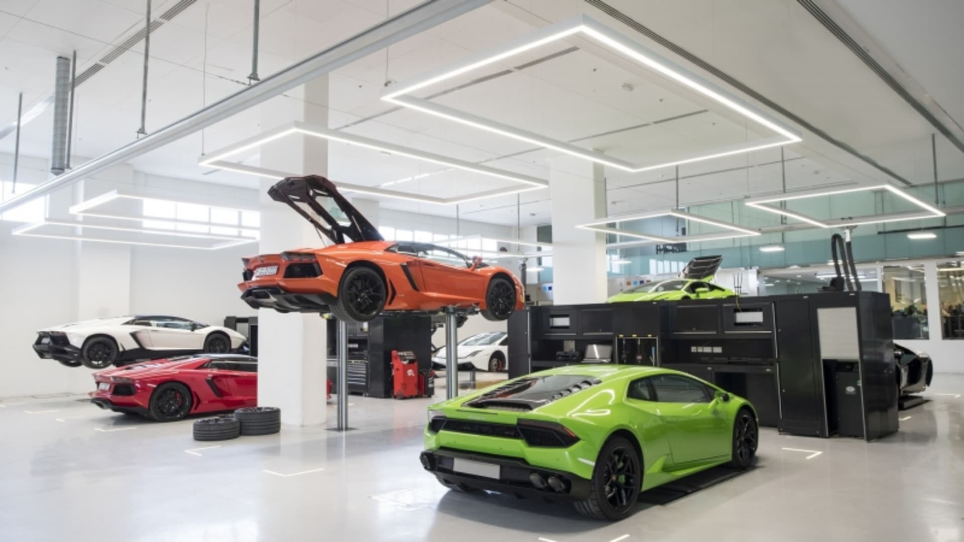 Lamborghini postavilo velkolepou prodejnu