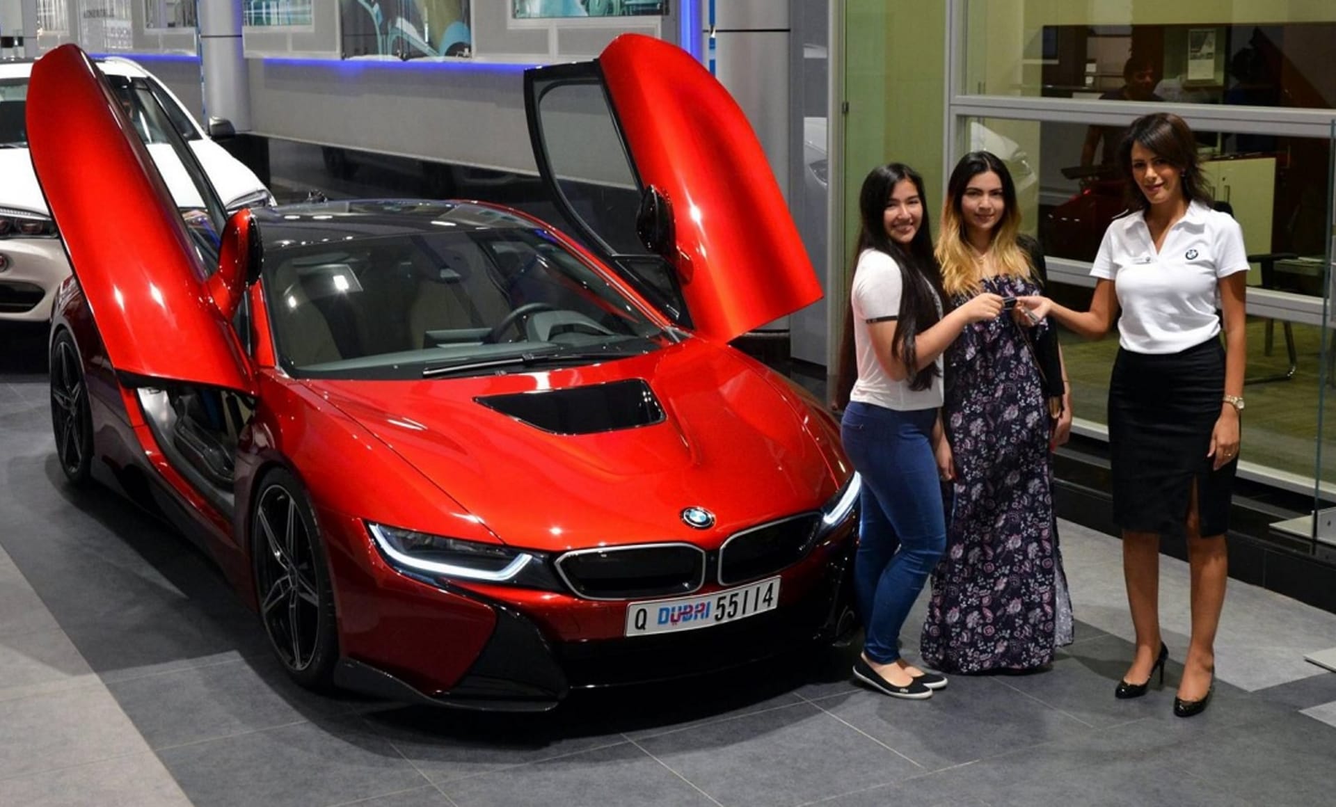 Princezna z Abu Dhabi dostala upravené BMW i8