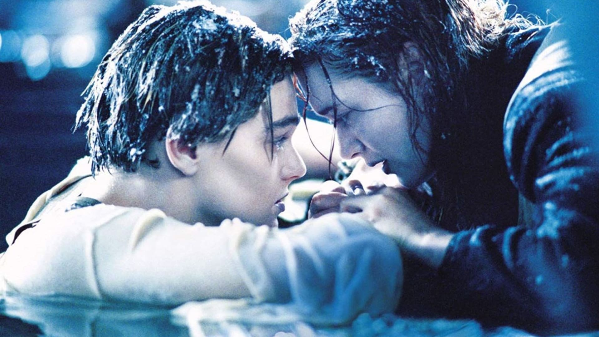 Jack a Rose v tragickém finále filmu Titanic