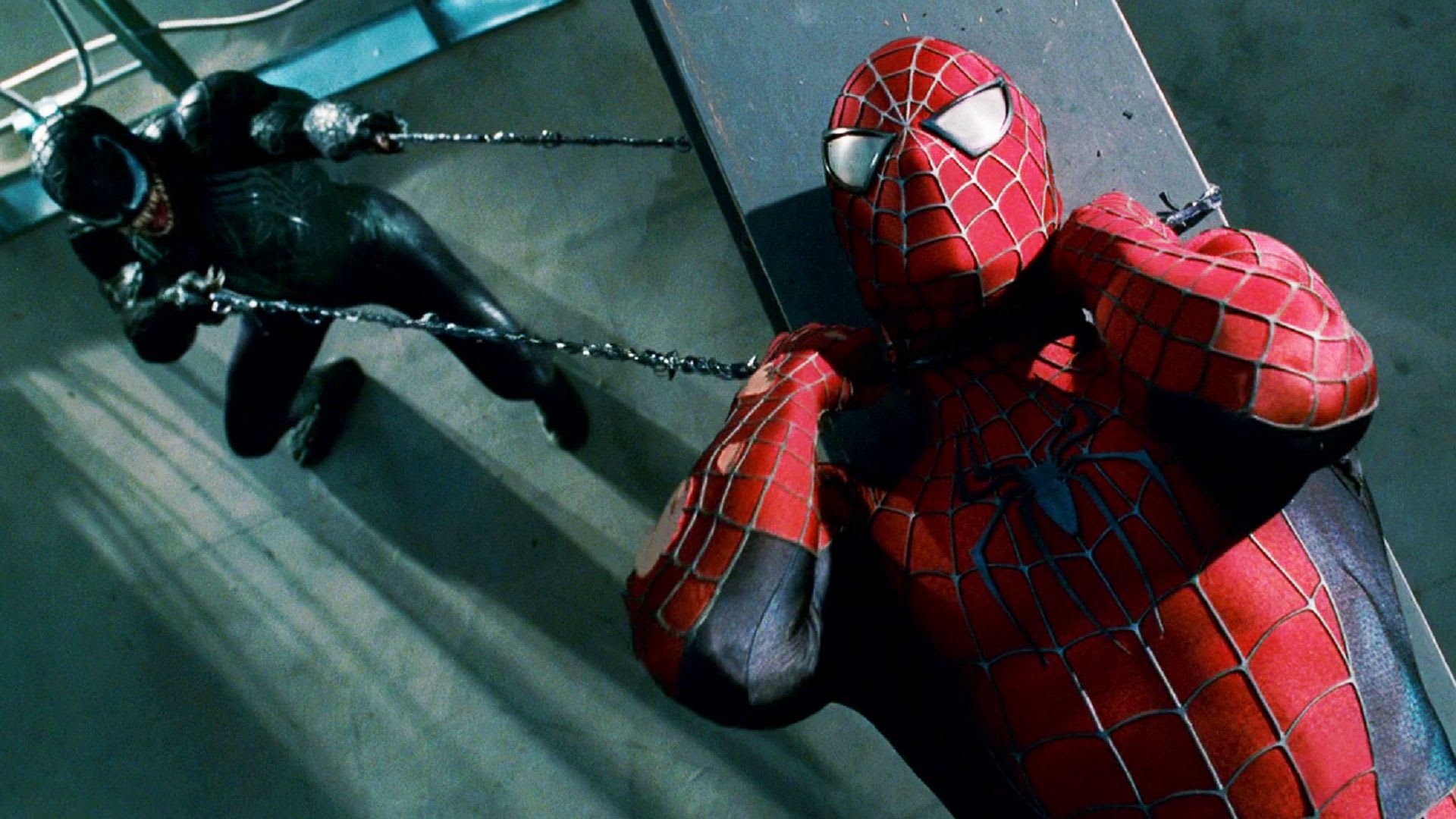 Takhle se Venom a Peter Parker kdysi střetli ve Spider-Manovi 3