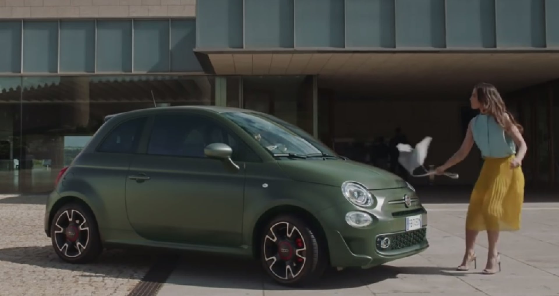 Reklama na nový Fiat 500S