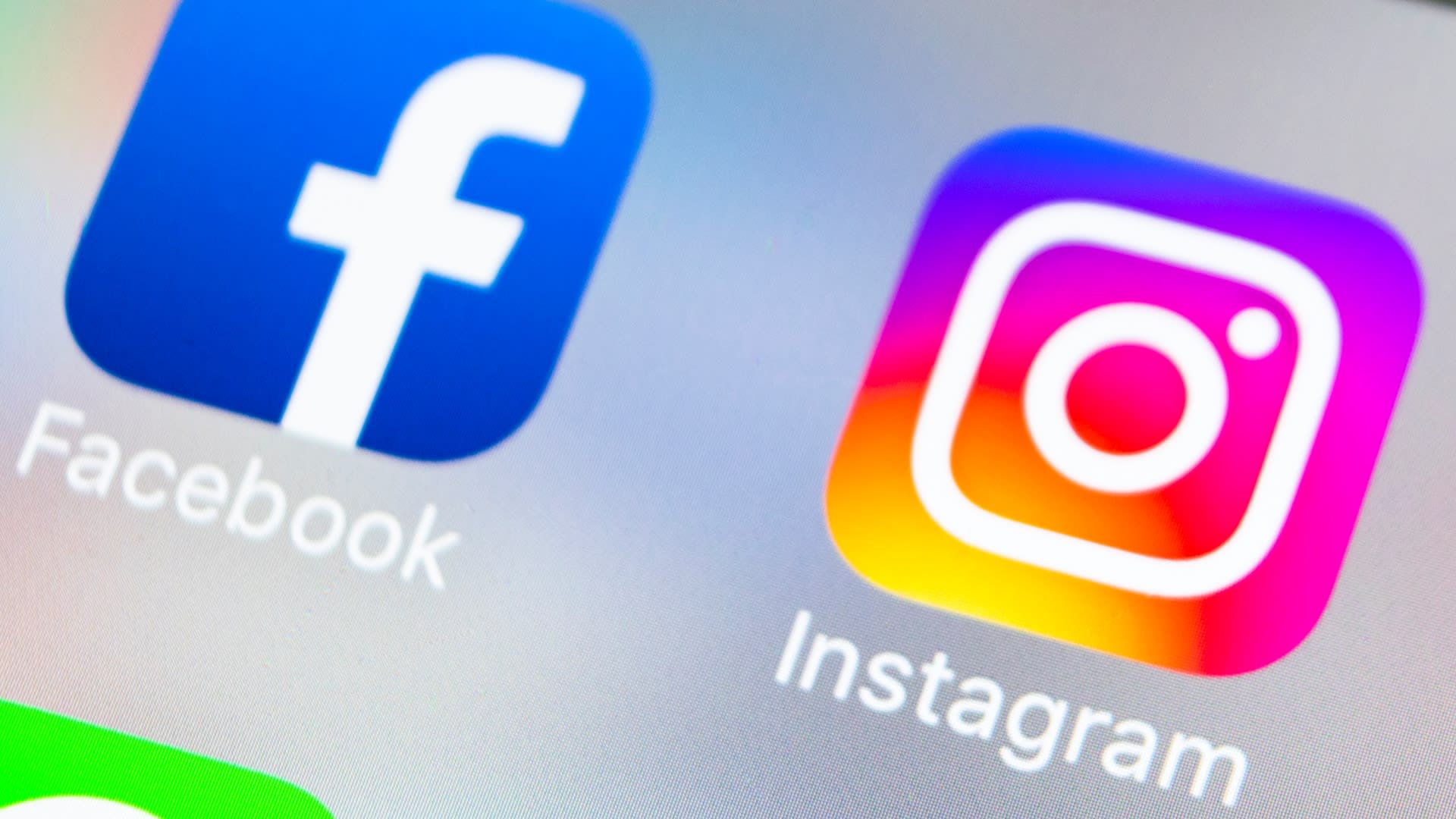 Facebook a Instagram zavádějí předplatné