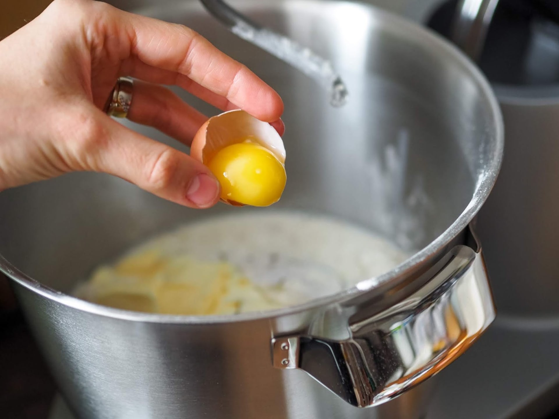 Velikonoční zajíček - jednoduchý recept z třeného těsta s jogurtem