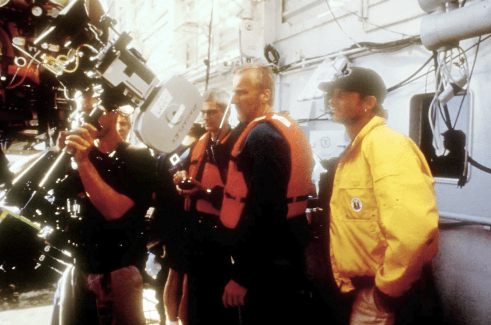 James Cameron a Bill Paxton na place filmu Titanic