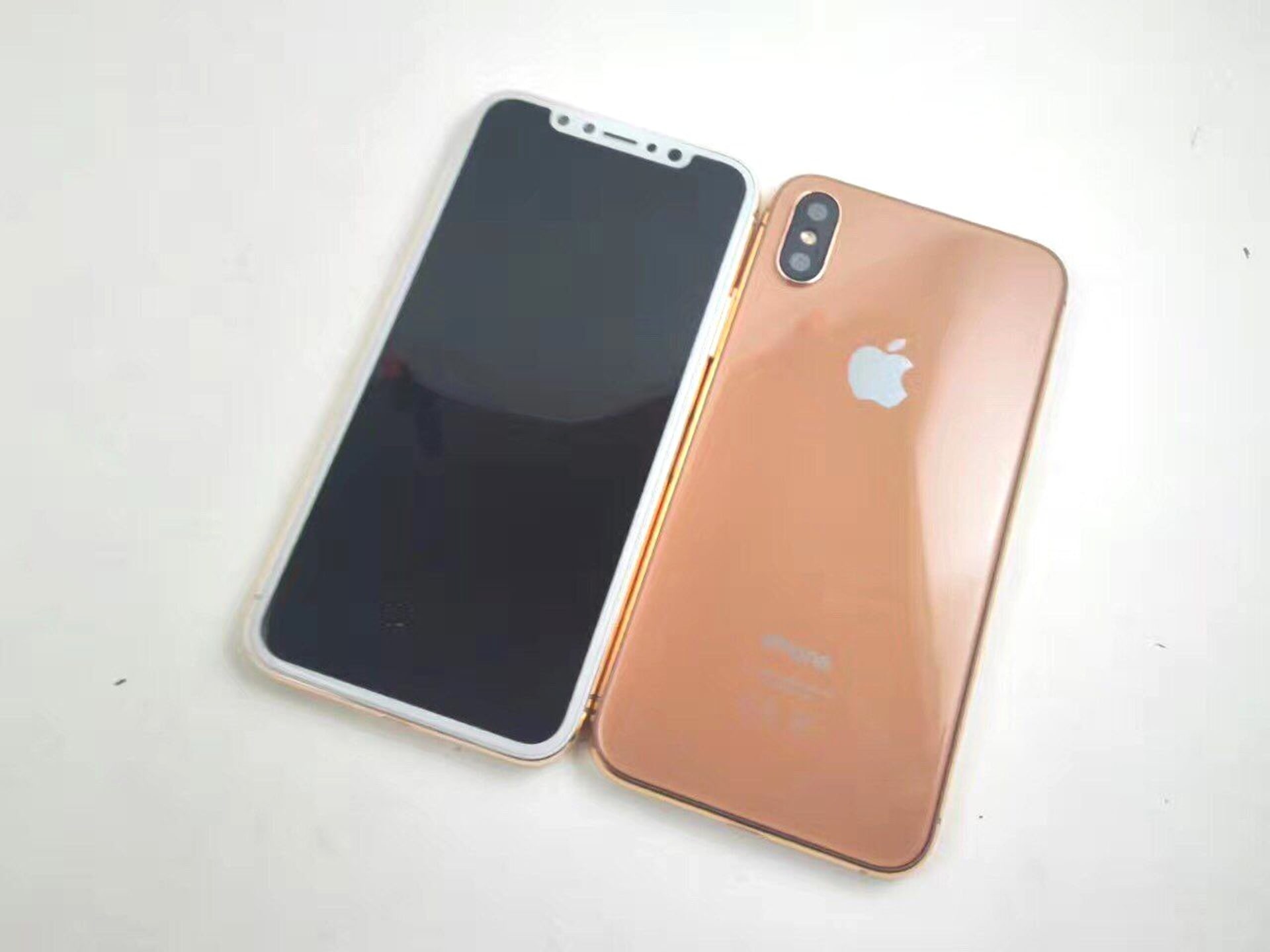 Nová barevná kombinace iPhone 8 - Copper Gold